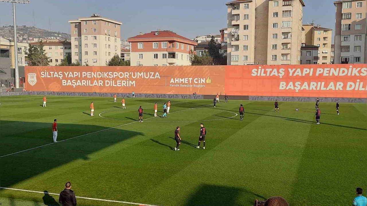 Yeni Malatyasporlu Futbolcular Protesto Düzenledi