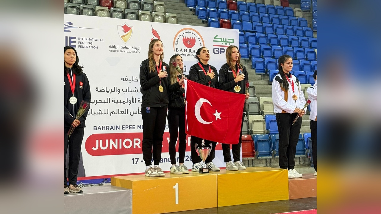Bahreyn'de Genç Kadın Epe Takımı Şampiyonluk İle Döndü