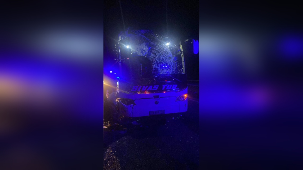 Yozgat'ta Yolcu Otobüsü ile TIR Çarpıştı: Bir Kişi Hayatını Kaybetti