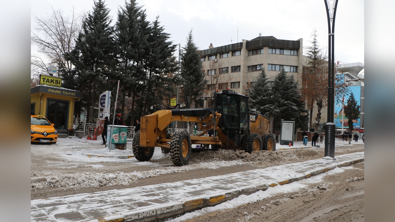 Van'da Ulaşım Sorunu: 255 Yerleşim Yeri Kapalı