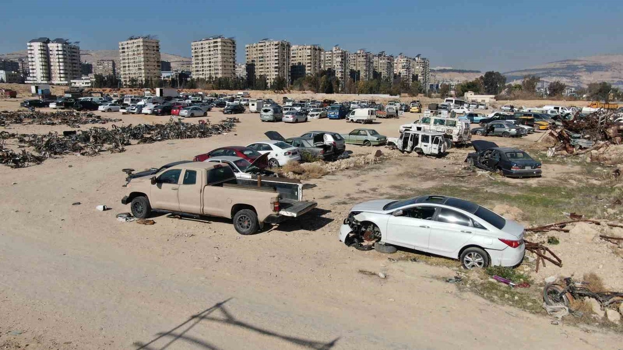 Suriye'de Esad Yönetimi Tarafından El Konulan Araçlar Sahiplerini Arıyor