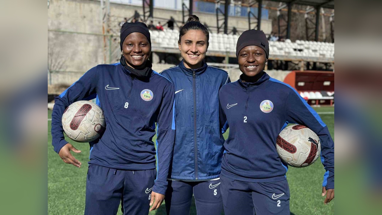 Yüksekova'da Afrikalı Kadın Sporcuların Mutluluğu