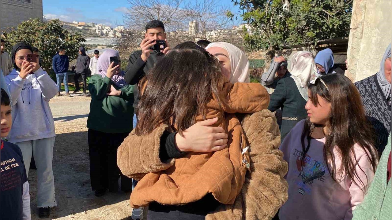 Cenin Amro, İsrail'den Serbest Bırakıldıktan Sonra Ailesine Kavuştu