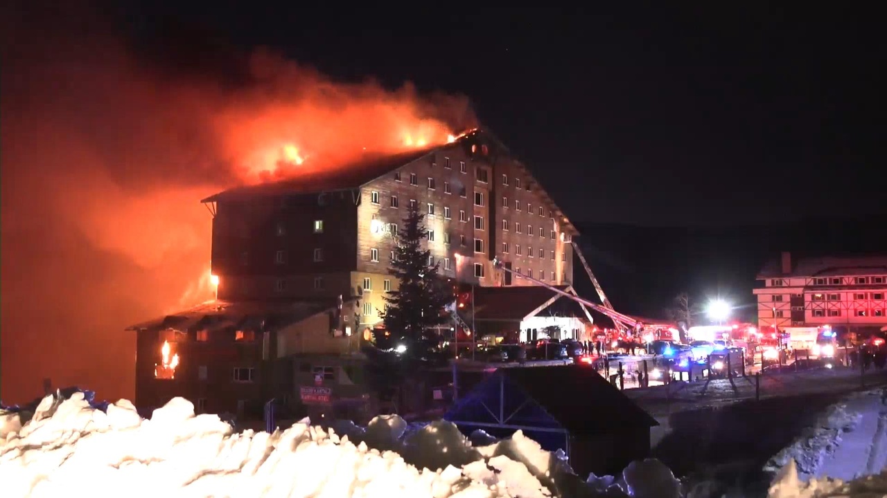 Kartalkaya Kayak Merkezi'ndeki Otel Yangını Can Aldı