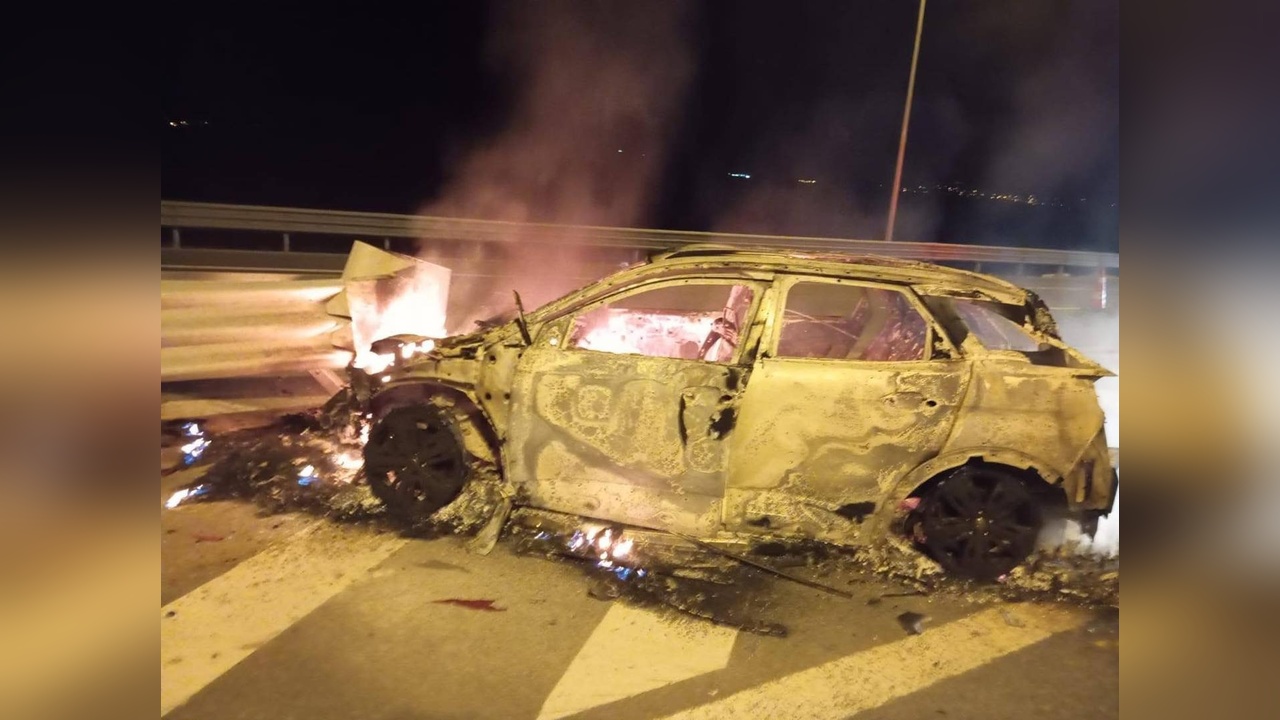 Bariyerle Çarpan Otomobil Alev Alev Yandı: Baba ve Kızı Yaralı