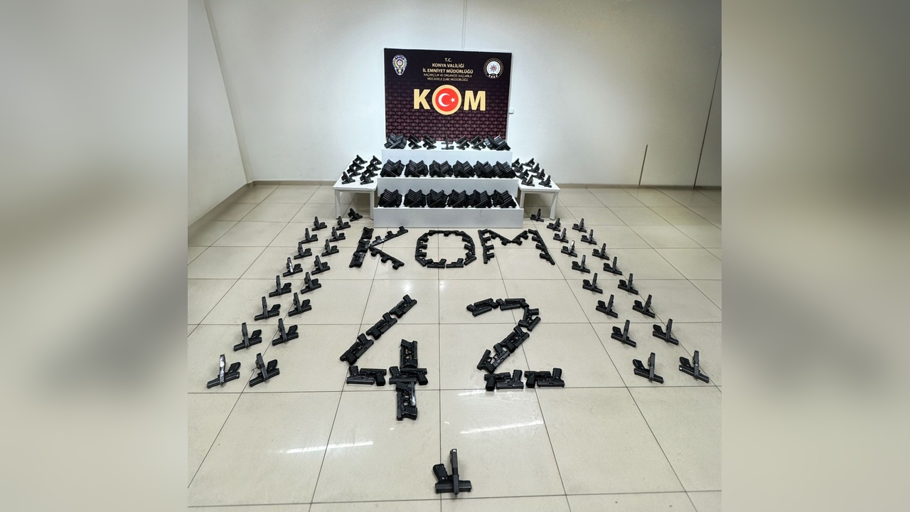 Baba ve Oğul, Evde Bulunan 400 Tabancayla Gözaltına Alındı