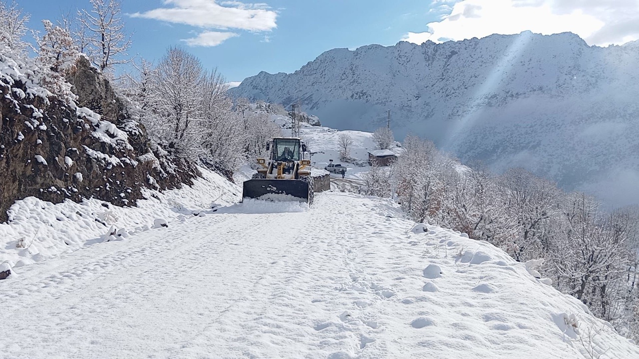 Şırnak'taki Kapanan Köy Yolları Yeniden Ulaşıma Açıldı