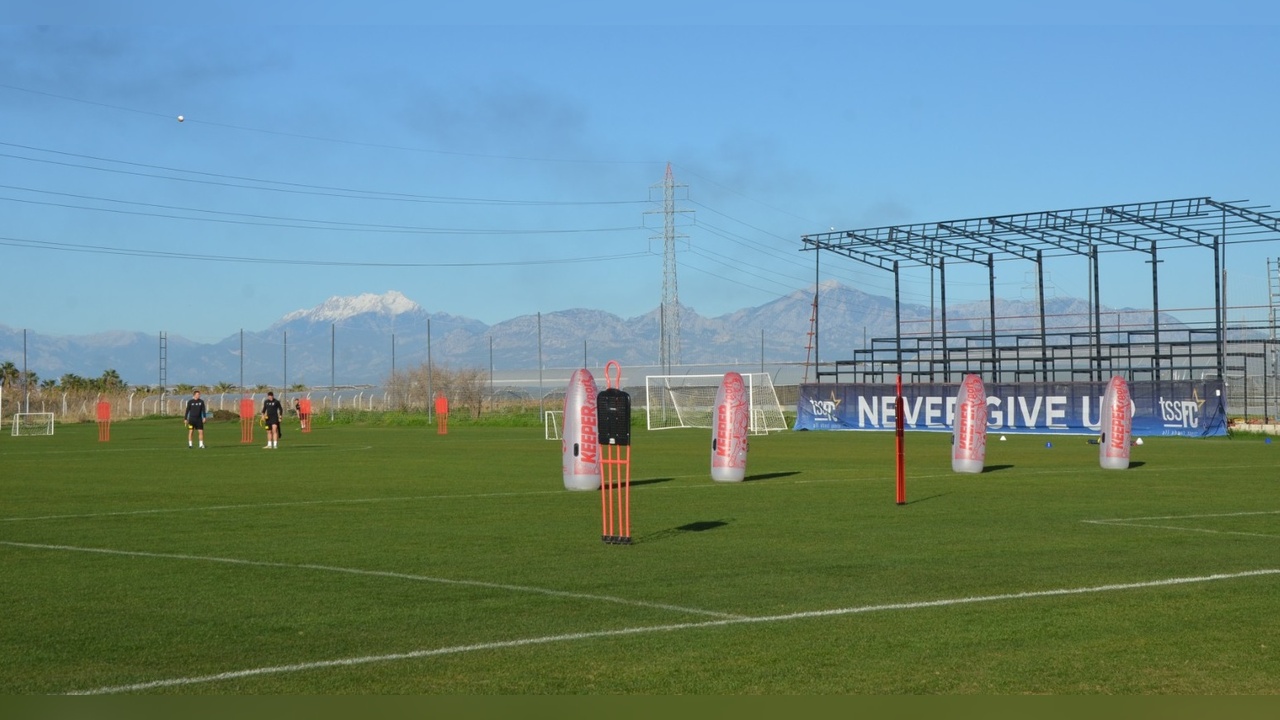 Antalya'da Yeni Futbol Sahaları Açılışı Gerçekleşti