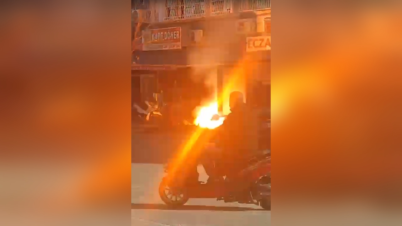İş Makinesinin Elektrik Hattına Teması Yangın Çıkardı