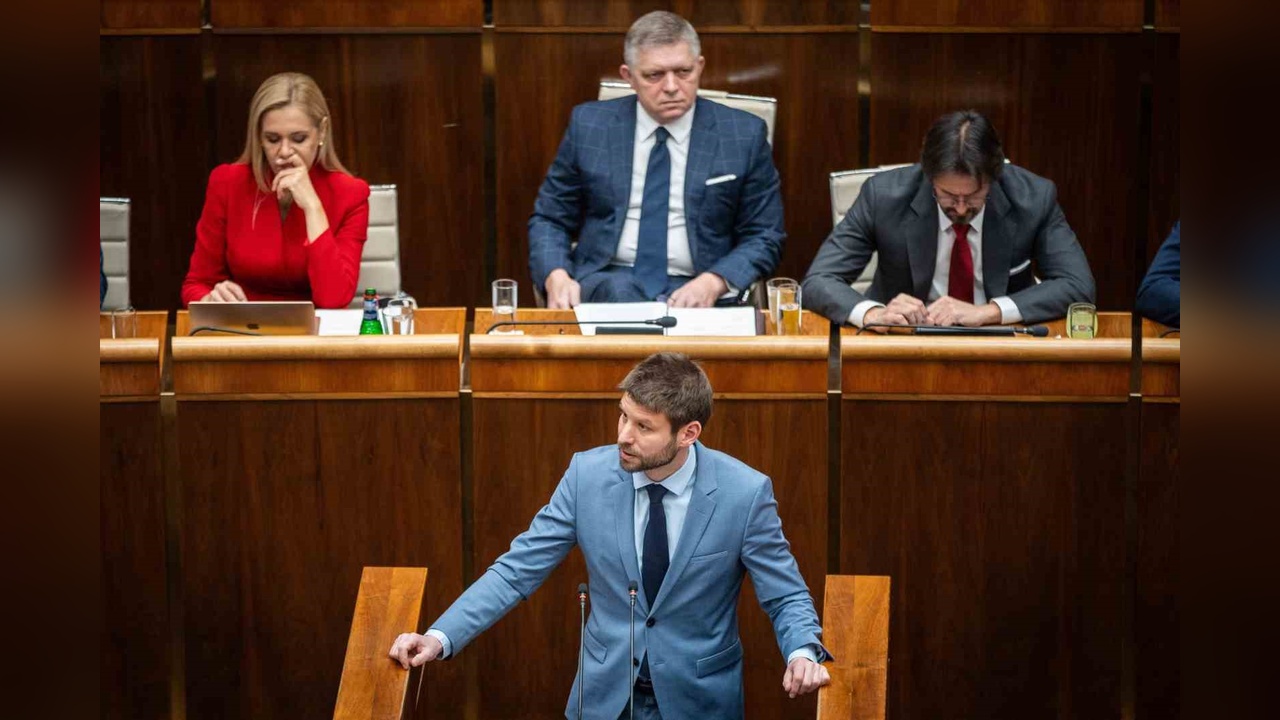 Slovakya'da Hükümet Güven Oylaması Ertelendi