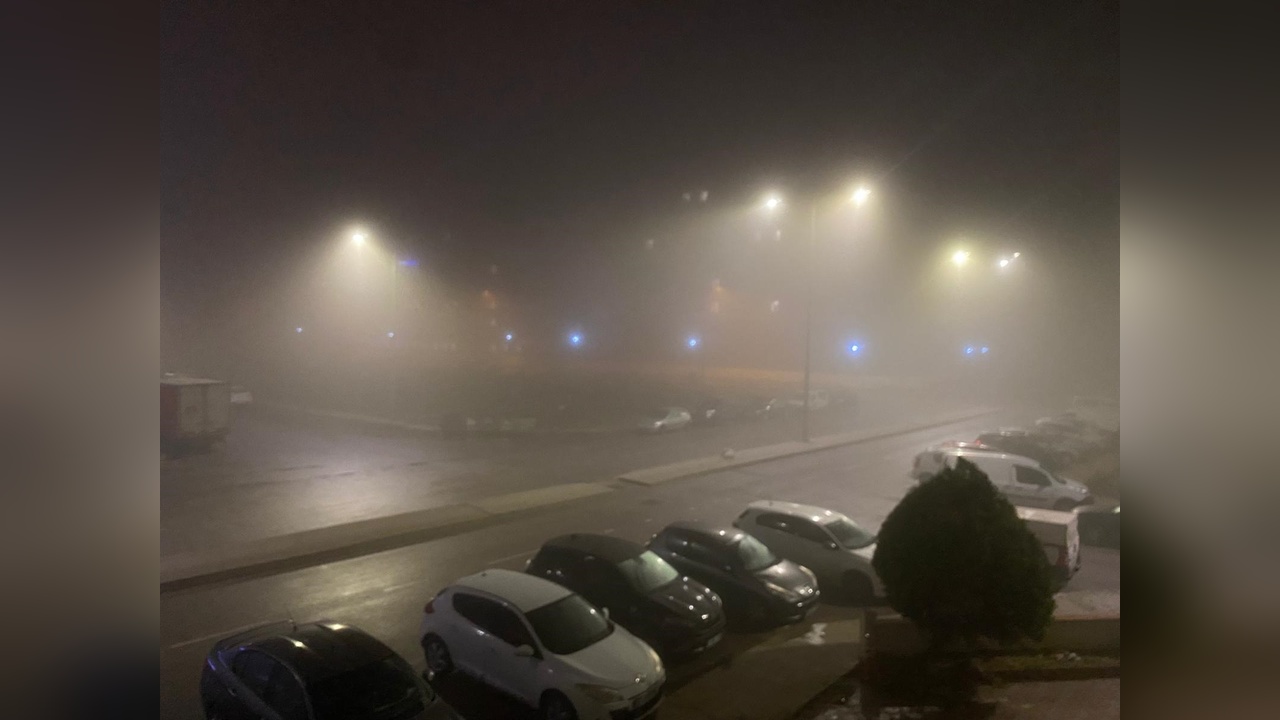 Çanakkale Boğazı'nda Gemi Trafiği Sis Nedeniyle Durduruldu