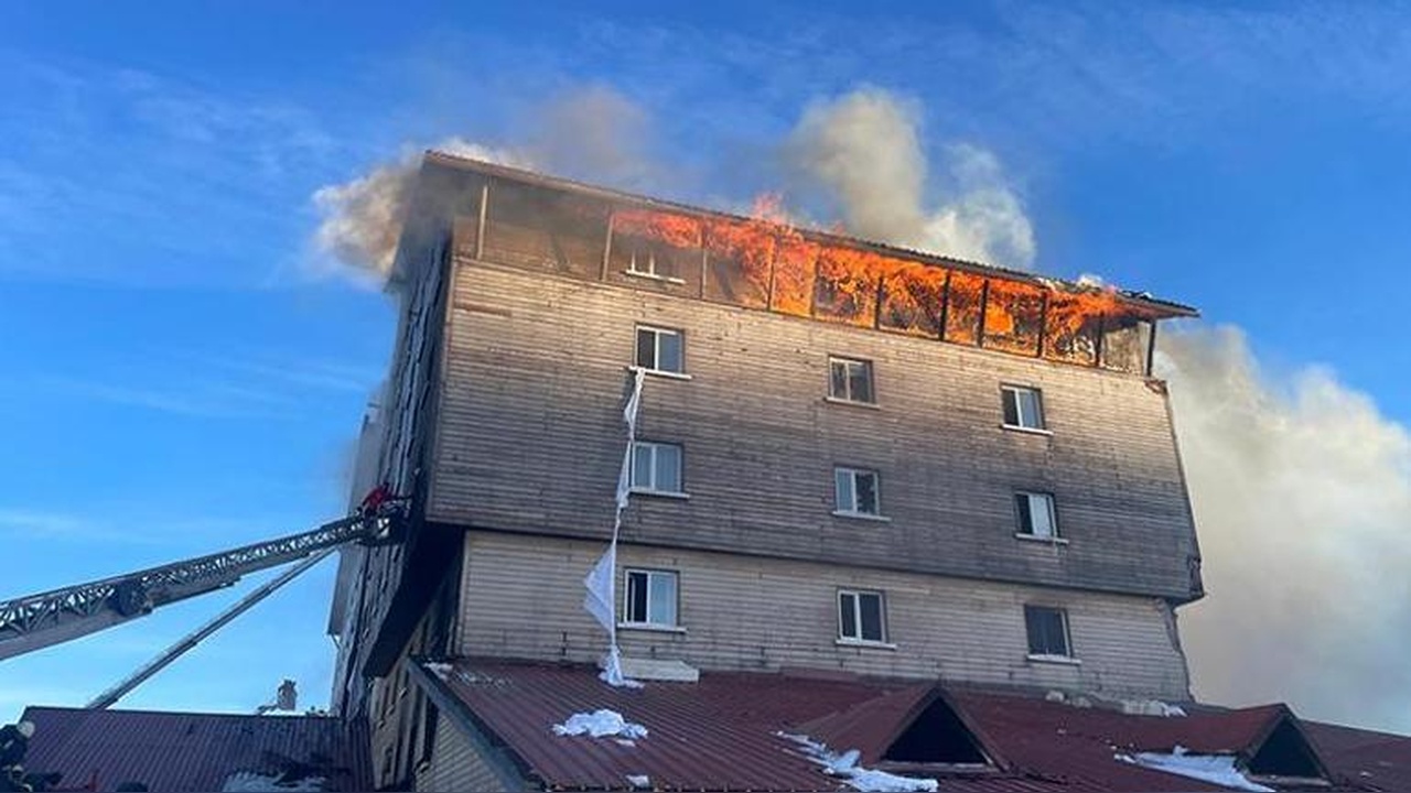 Bolu'daki Grand Kartal Otelinde Yangın Çıktı, Ünlülerden Taziye Mesajları Geldi