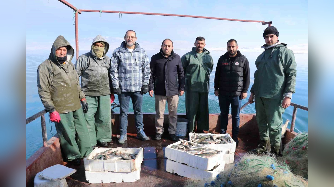 Erçek Gölü'nde Balık Popülasyonu Artışı Balıkçıları Mutlu Ediyor