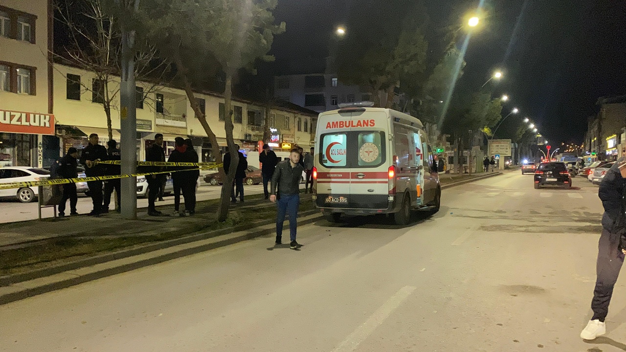 Arkadaşına Tabanca Çeken Kişi Kameralara Yansıdı