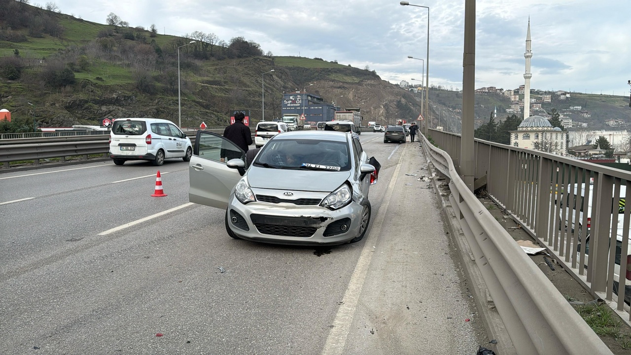 Samsun'da Zincirleme Trafik Kazası: Üç Kişi Yaralandı