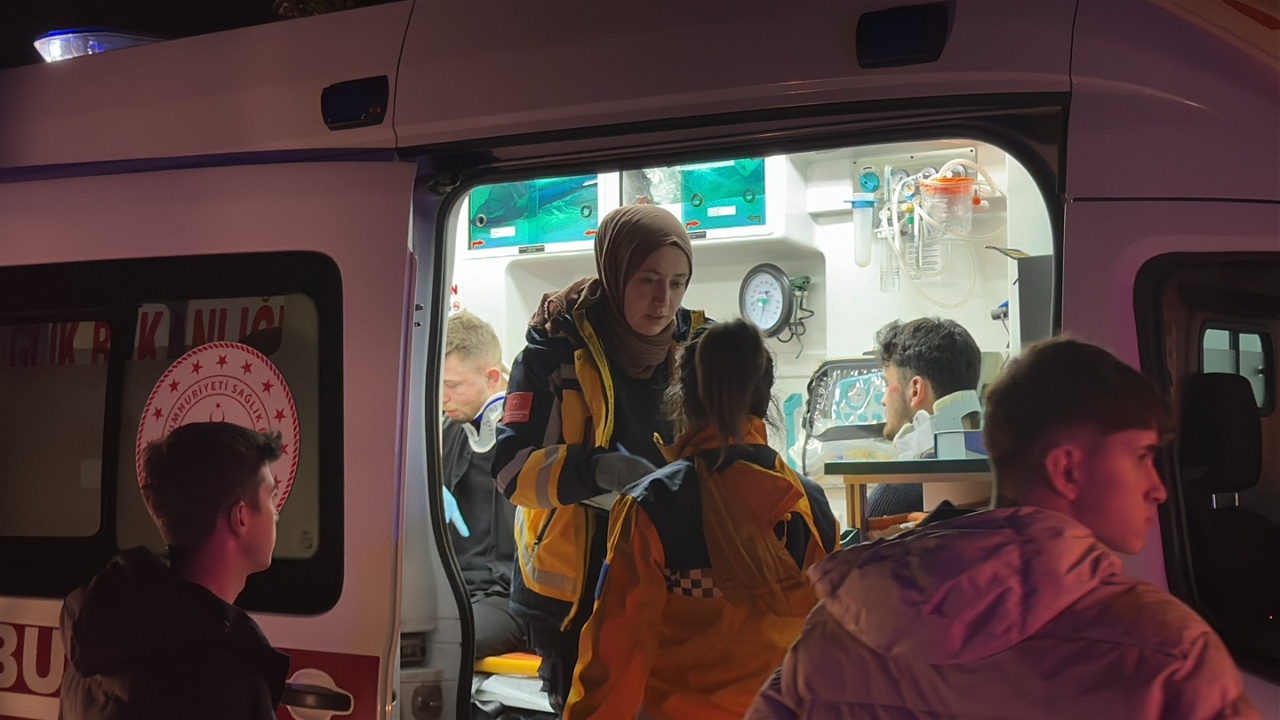 İzmit'te Zincirleme Trafik Kazası: Dört Kişi Yaralandı