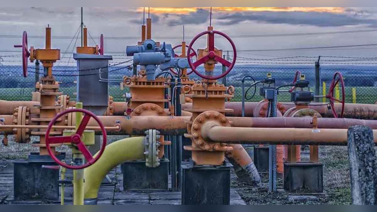 İran'daki Petrol Deposunda Yangın Alarmı