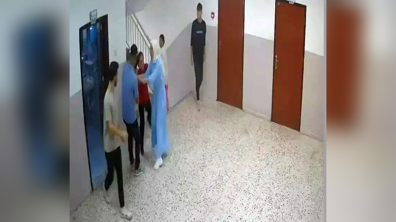Kız Kardeşinin Öğretmenlerine Saldıran Ağabeye Hapis Cezası