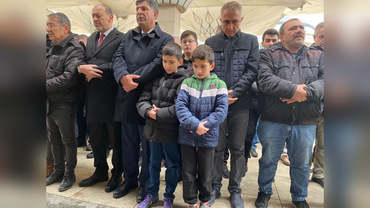 Bolu'da Yangında Hayatını Kaybeden Aile Üyeleri Son Yolculuğuna Uğurlandı