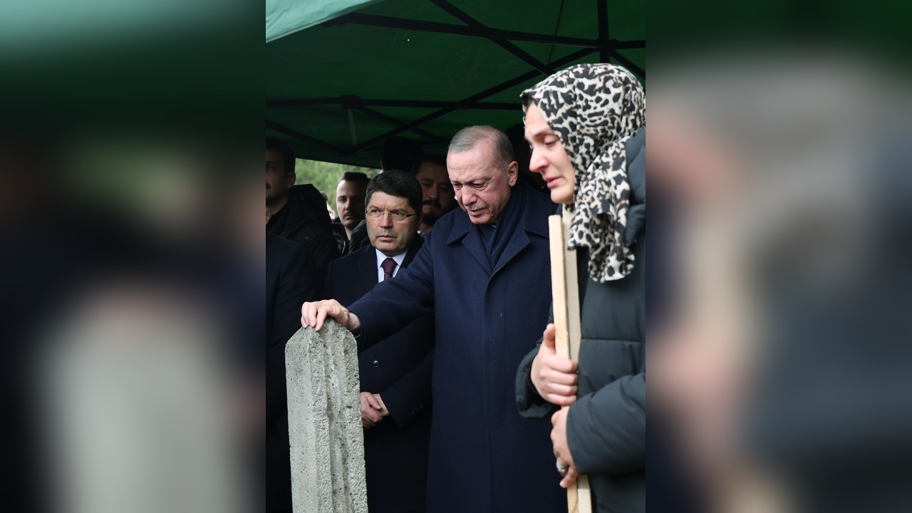 Cumhurbaşkanı Erdoğan, Yangında Hayatını Kaybeden Ailenin Cenaze Törenine Katıldı