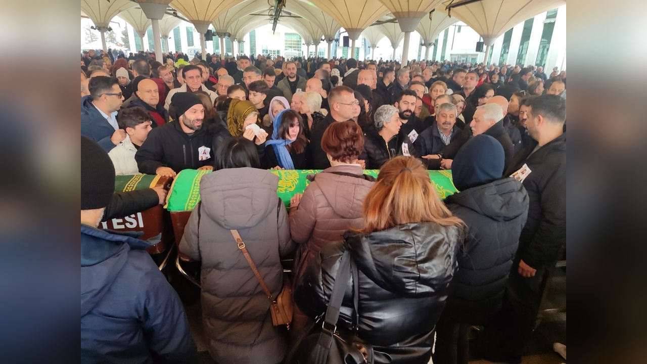 Bolu'daki Yangında Hayatını Kaybeden Baba ve İki Çocuğu Defnedildi