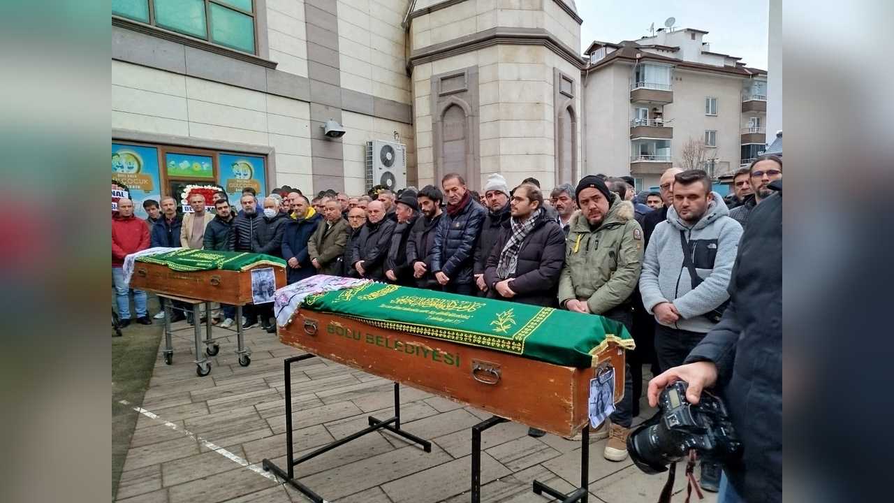 Bolu'daki Yangında Hayatını Kaybeden Anne ve Kızına Veda