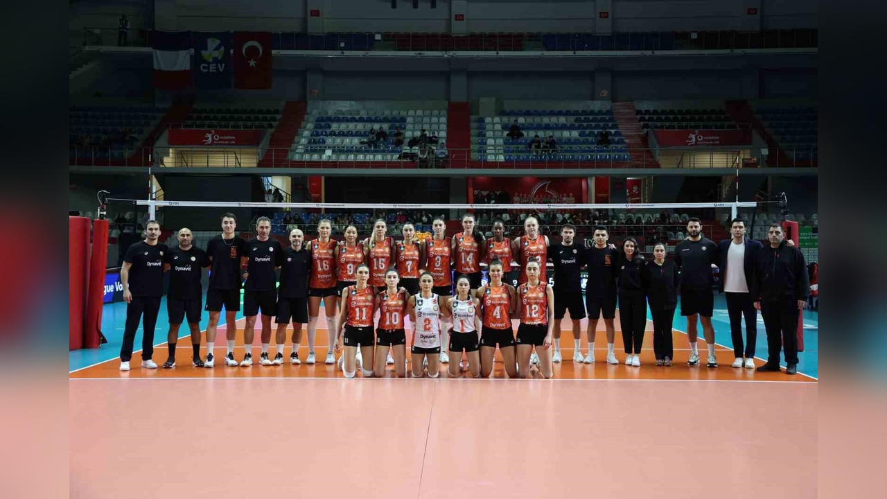 Eczacıbaşı Dynavit, CEV Şampiyonlar Ligi'nde Levallois Paris SC'yi Mağlup Etti