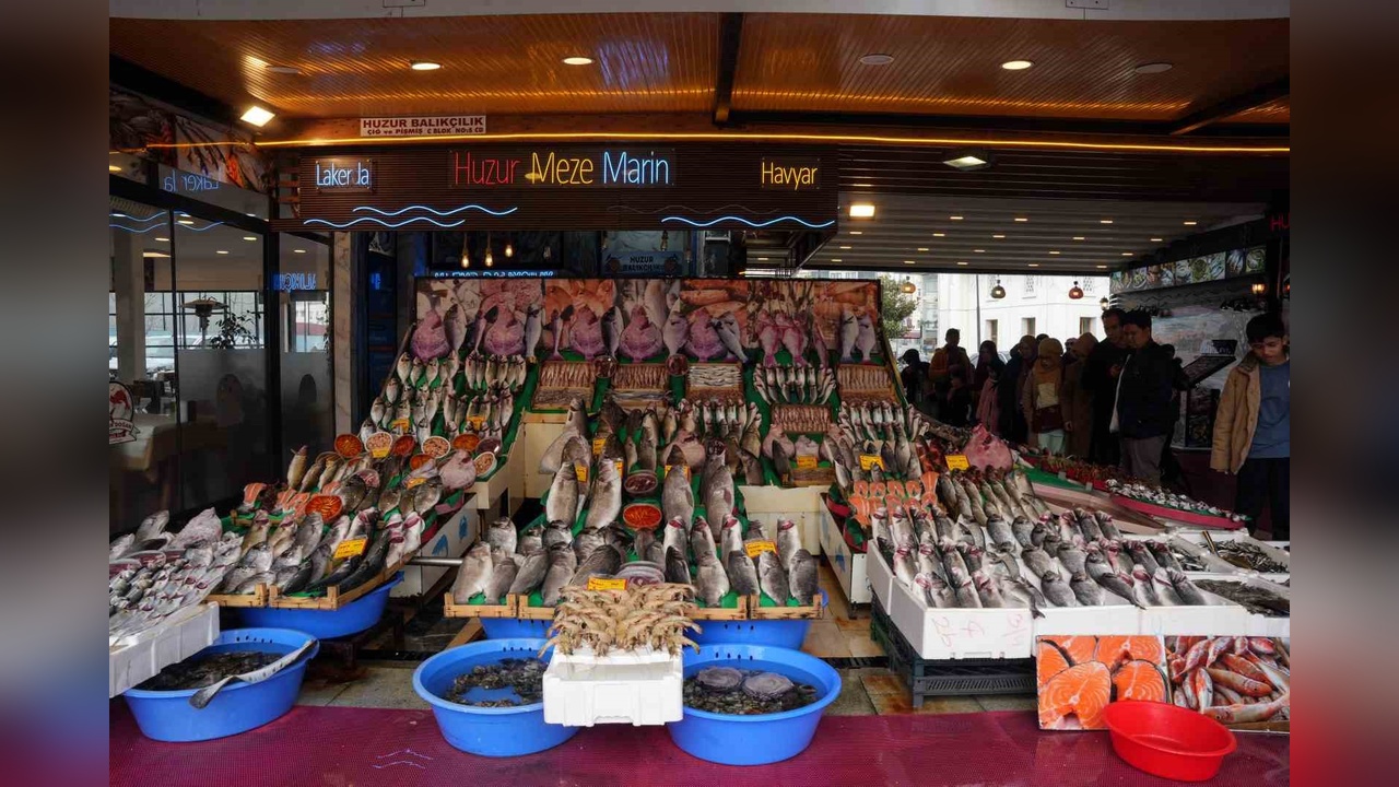 İstanbul'da Balık Tezgahları Artarken, Yer Sorunu Baş Gösterdi
