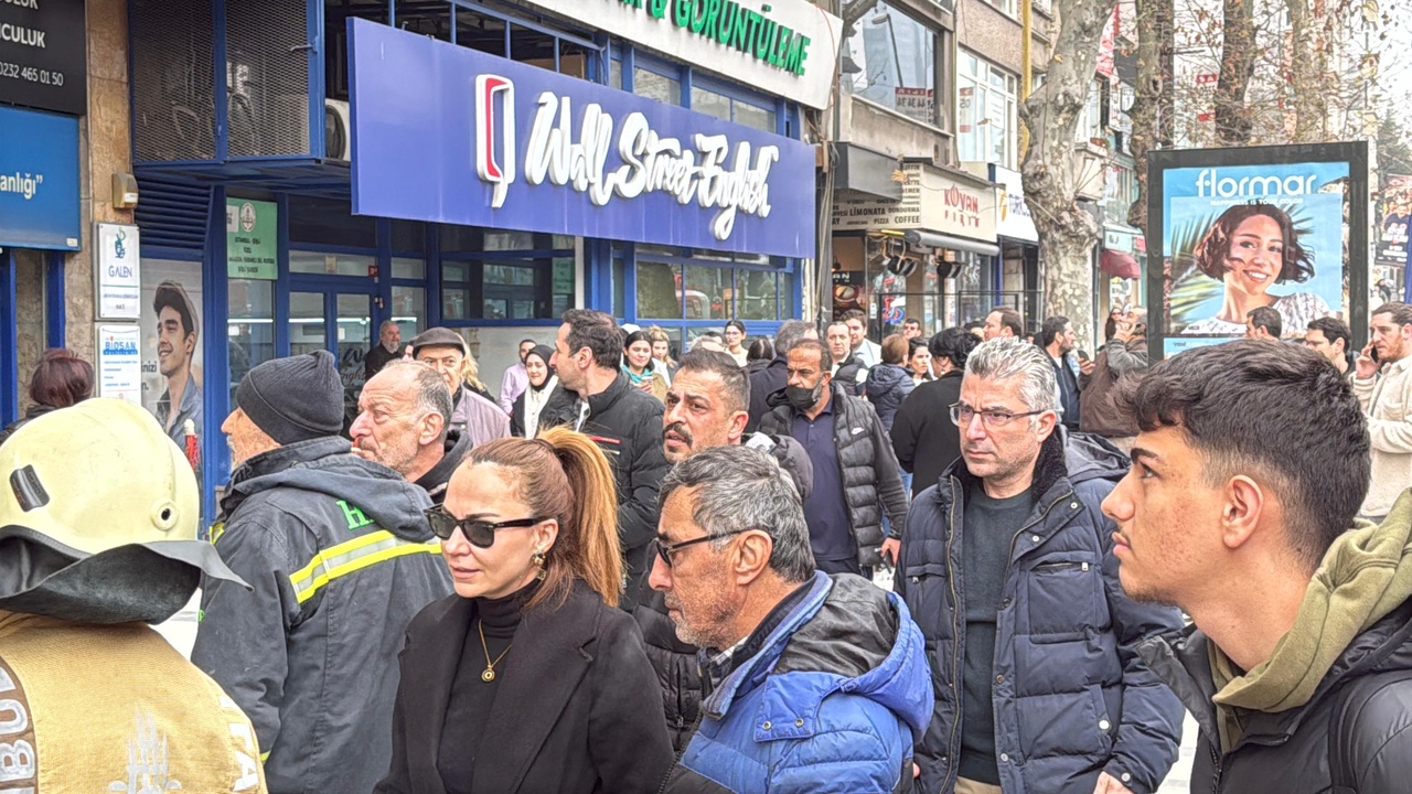 Mecidiyeköy'deki Otelde Elektrik Panosu Yangını Kontrol Altına Alındı
