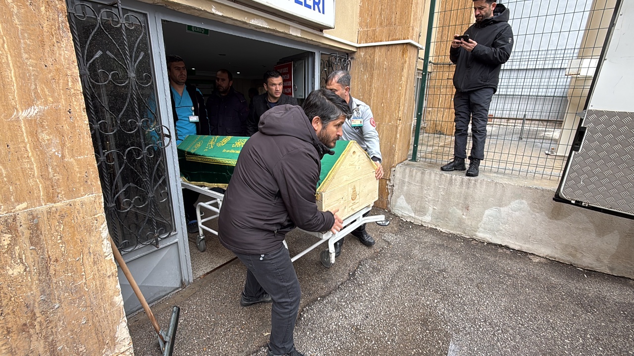 Eren'in Cenazesi İstanbul'a Uğurlandı