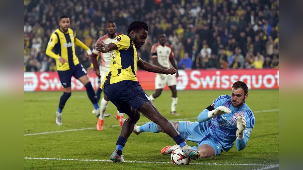 Osayi Samuel, Cezalı Duruma Düşerek Takımını Zor Durumda Bıraktı