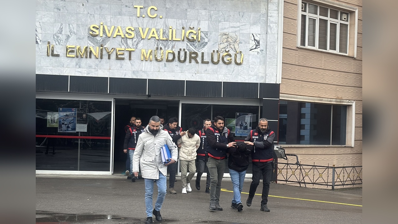 Dolandırıcılık Operasyonu: Terör Örgütü İddiasıyla 4 Kişi Gözaltında