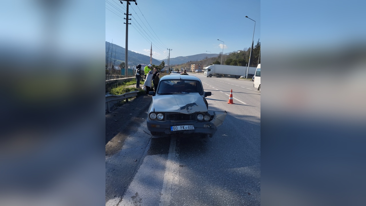 Samsun'da Trafik Kazası: Aile Üyeleri Yaralandı