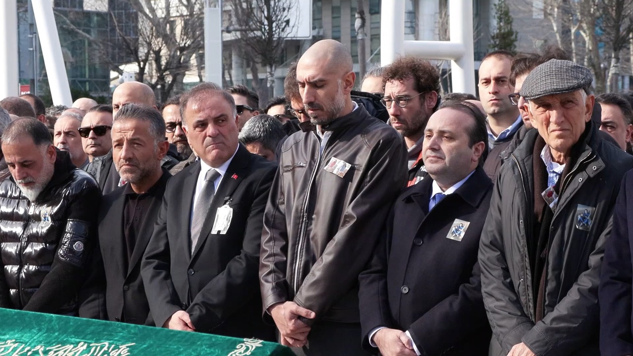 Defne Arkadaş İnal ve Kızları Son Yolculuklarına Uğurlandı