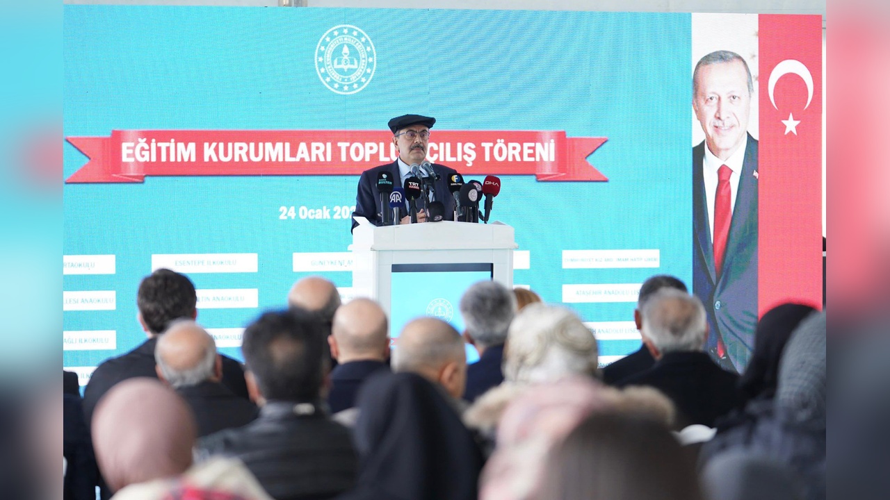 Bakan Tekin, Elazığ'daki Öğrencilerle Bir Araya Geldi