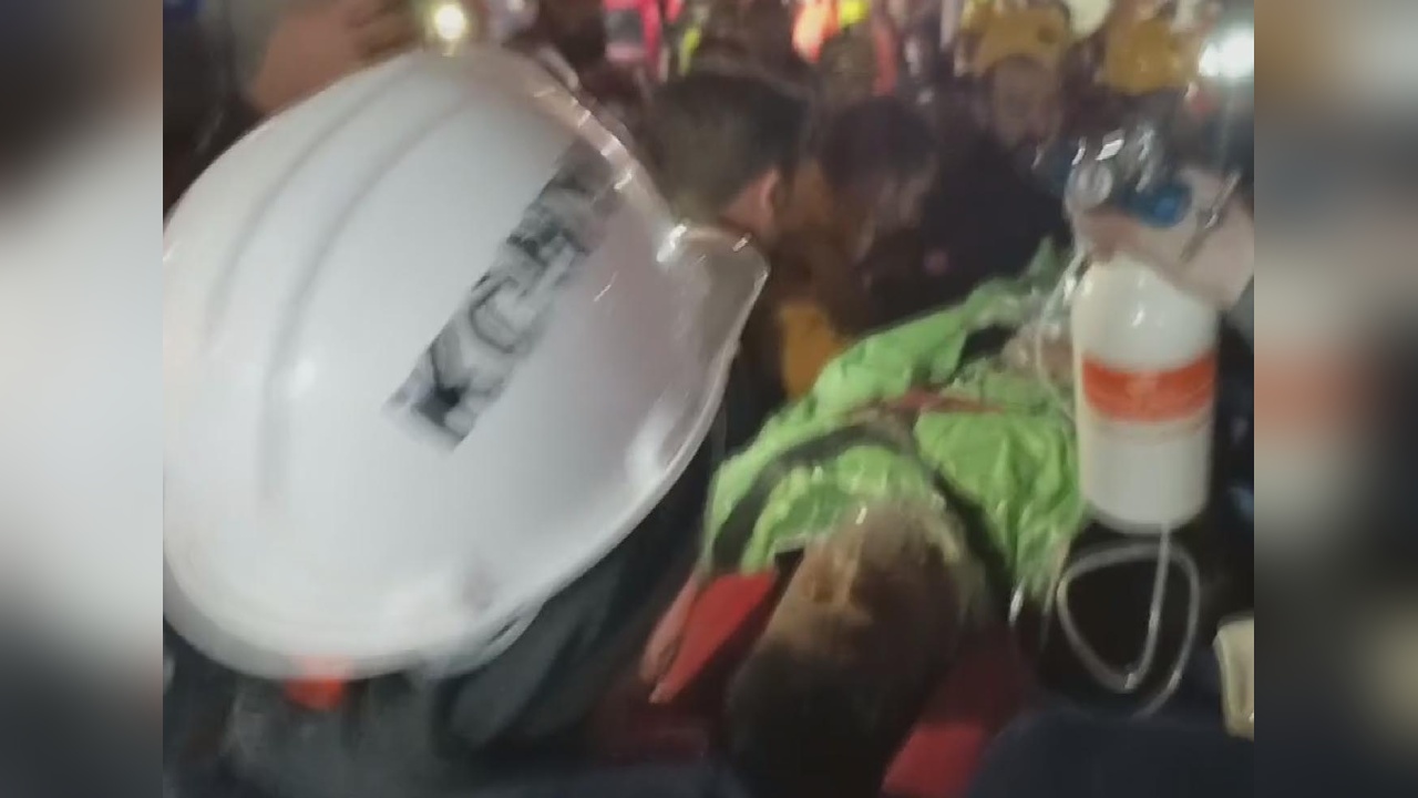 Konya'da Dört Katlı Bina Çöktü, Kurtarma Çalışmaları Başlatıldı
