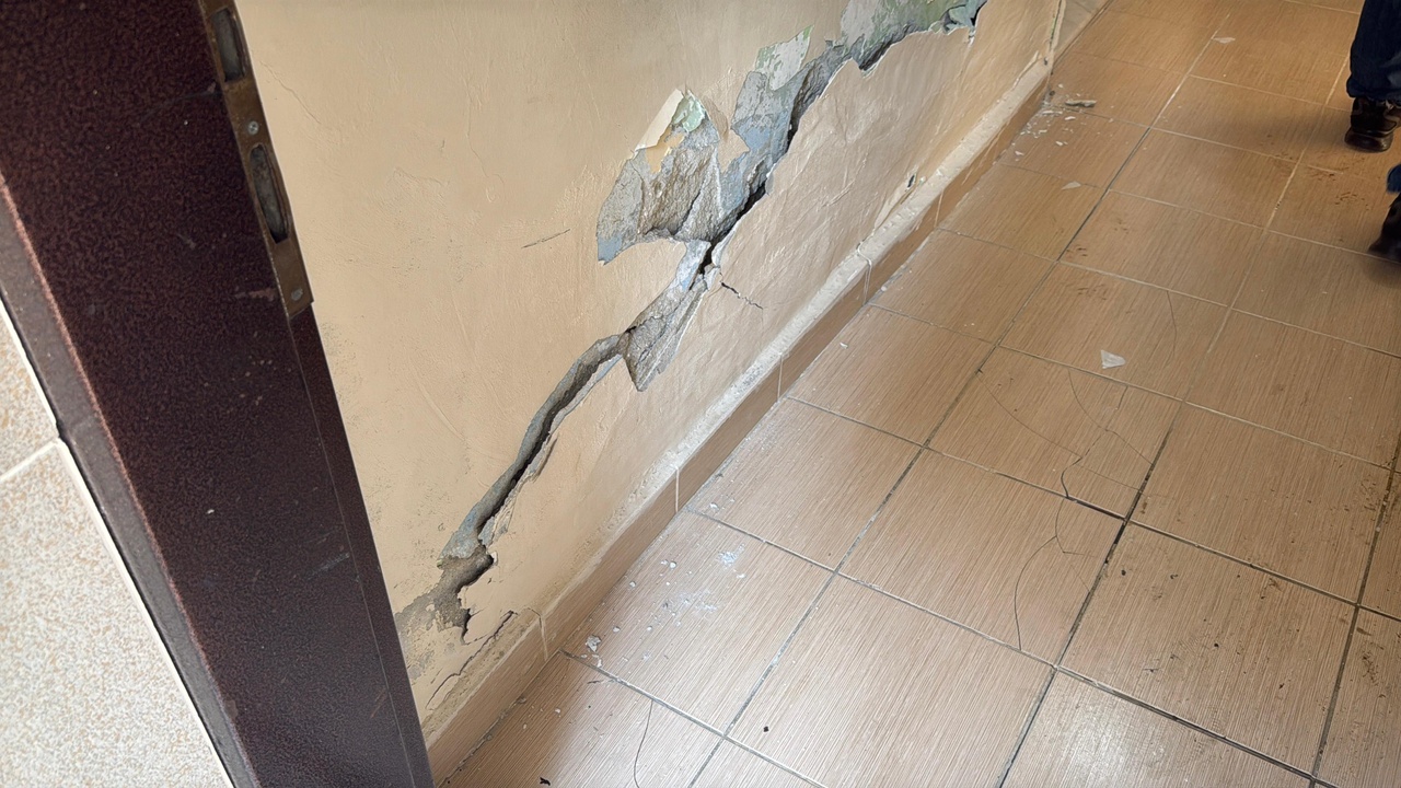 Kağıthane'de İnşaat Çalışmaları Sonrası Bina Çatladı, Daireler Boşaltıldı