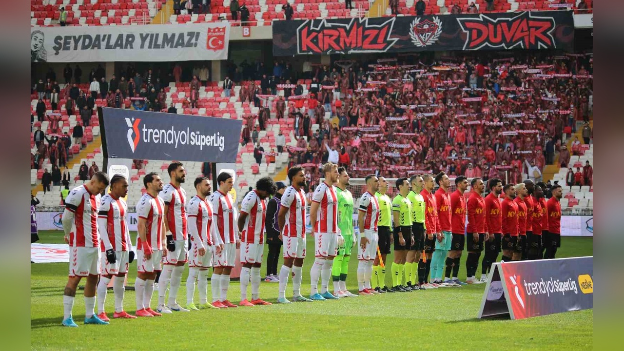 Sivasspor, Kayserispor'u İlk Yarıda Farklı Geçti