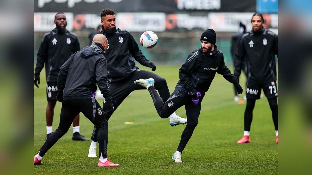 Beşiktaş, Antalyaspor ile karşılaşma öncesi son antrenmanını gerçekleştirdi