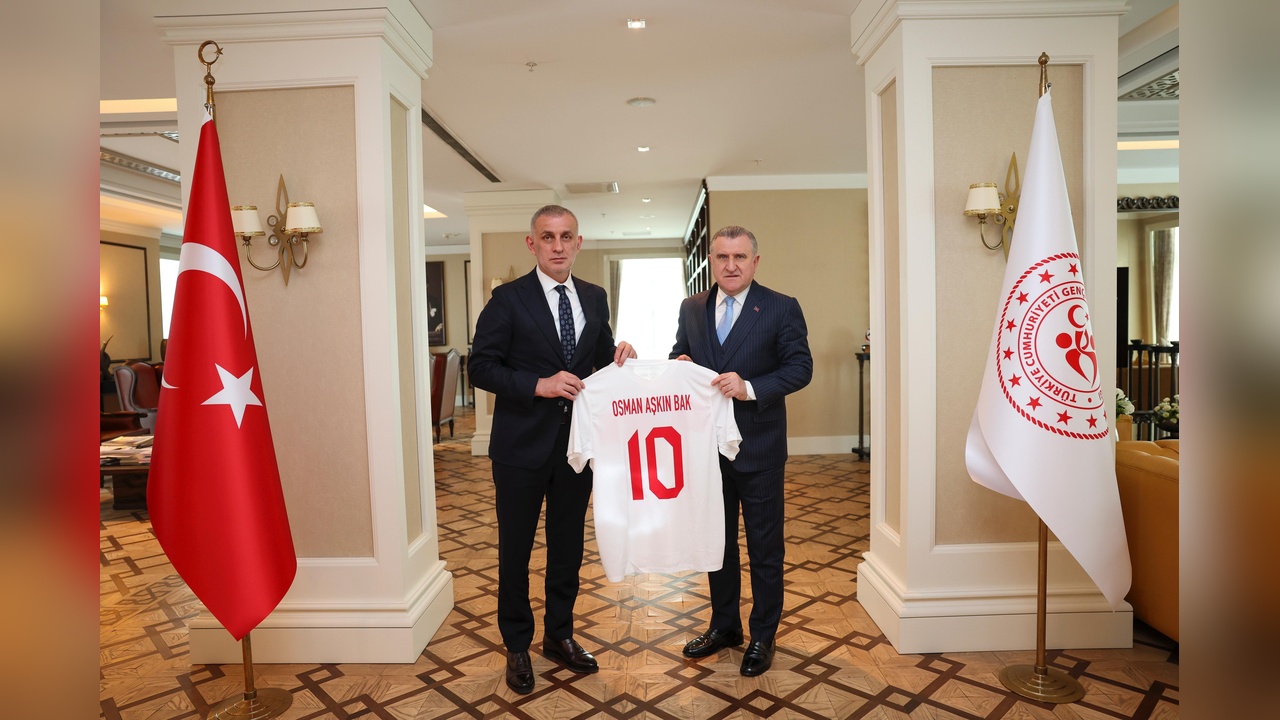 Hacıosmanoğlu, Gençlik ve Spor Bakanı Bak ile Bir Araya Geldi