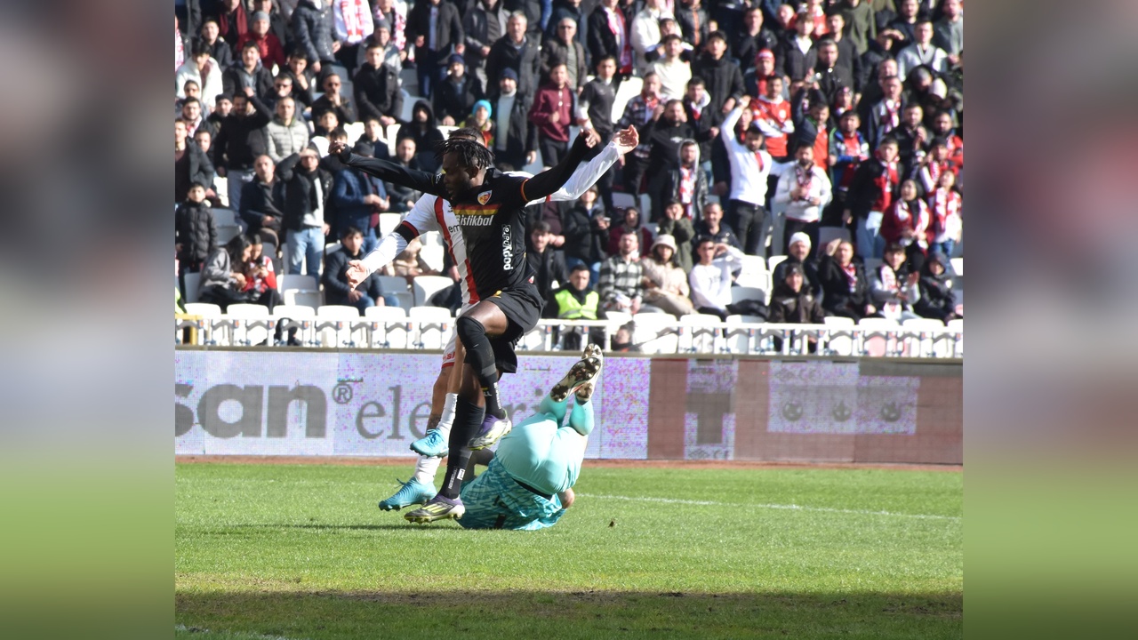 Sivasspor, Kayserispor'u Farklı Geçti