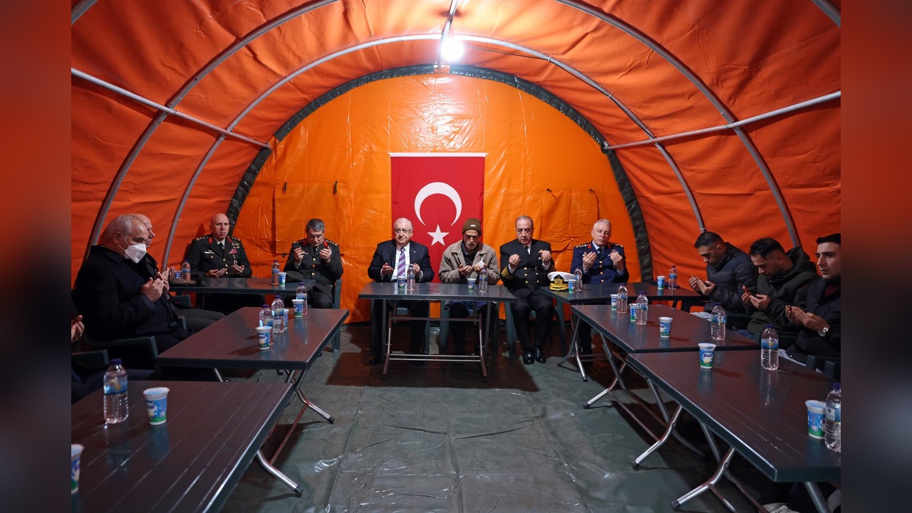 Bakan Güler, Şehit Akıncı'nın Ailesini Ziyaret Etti