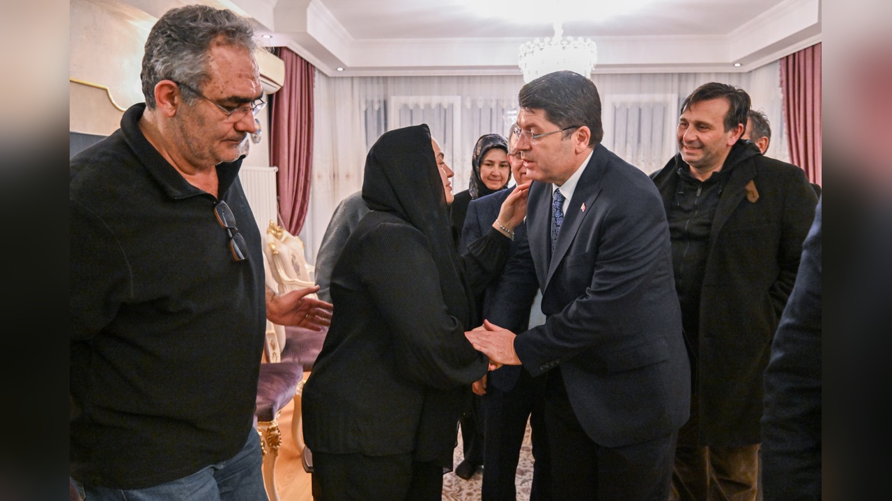 Bakan Tunç, Yangında Oğullarını Kaybeden Gençbay Ailesini Ziyaret Etti