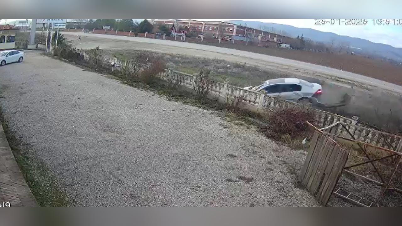 Otomobil Kazasında Sürücü Hayatını Kaybetti