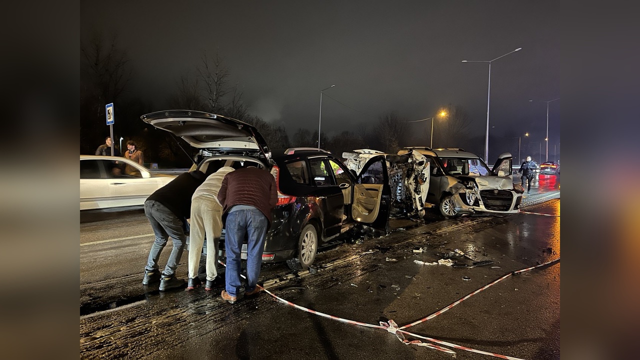 Alkollü Sürücünün Ters Yönde Girmesi Zincirleme Kazaya Yol Açtı