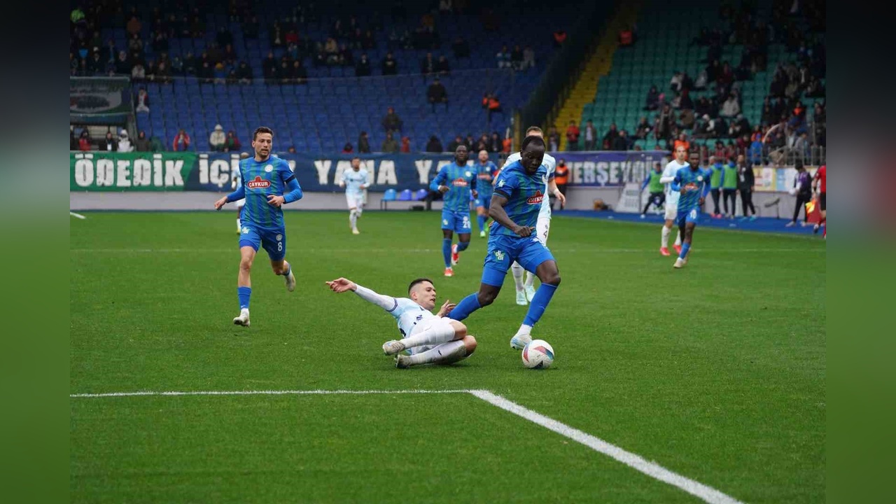 Çaykur Rizespor, Adana Demirspor'u İlk Yarıda Geçti