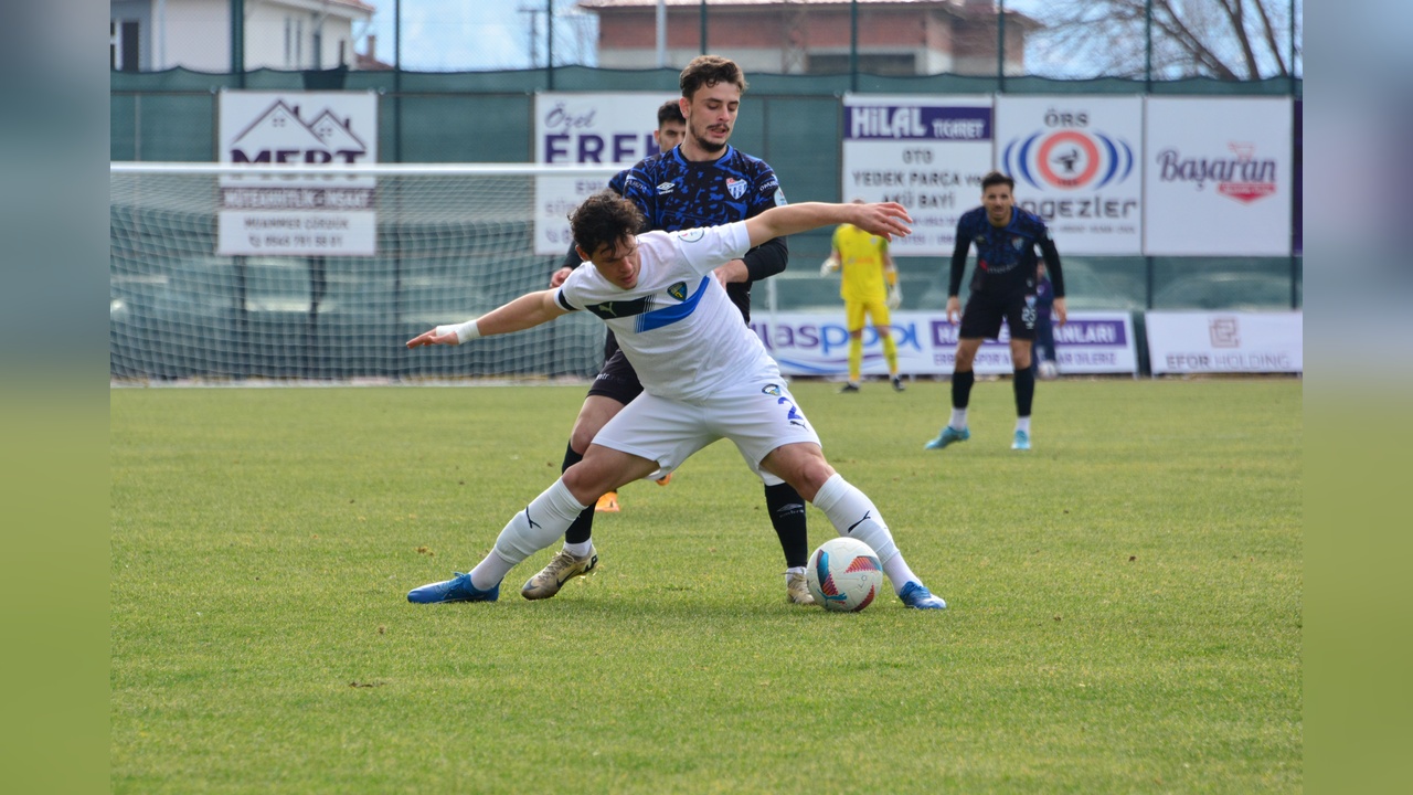 Erbaaspor, Karacabey Belediye Spor'u Zorlu Maçta 4-3 Yenerek Üstünlük Sağladı