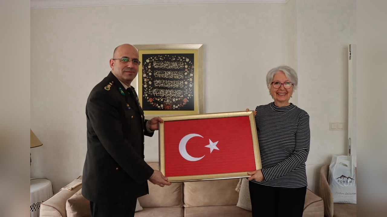 Emekli Öğretmenden Mehmetçik'e Anlamlı Hediye