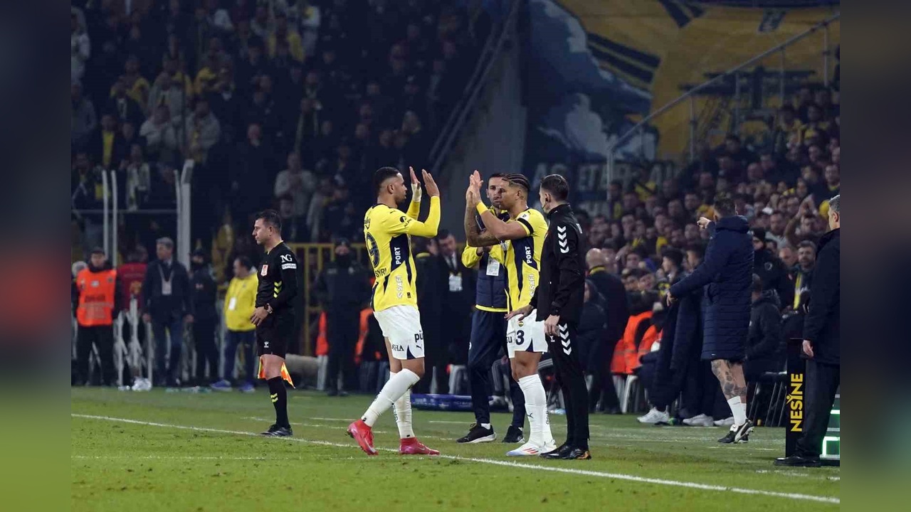 Diego Carlos, Takımının Formasını İlk Kez Giydi