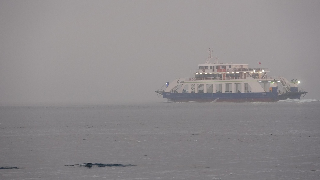 Çanakkale Boğazı'ndaki Gemi Trafiği Sis Nedeniyle Durduruldu